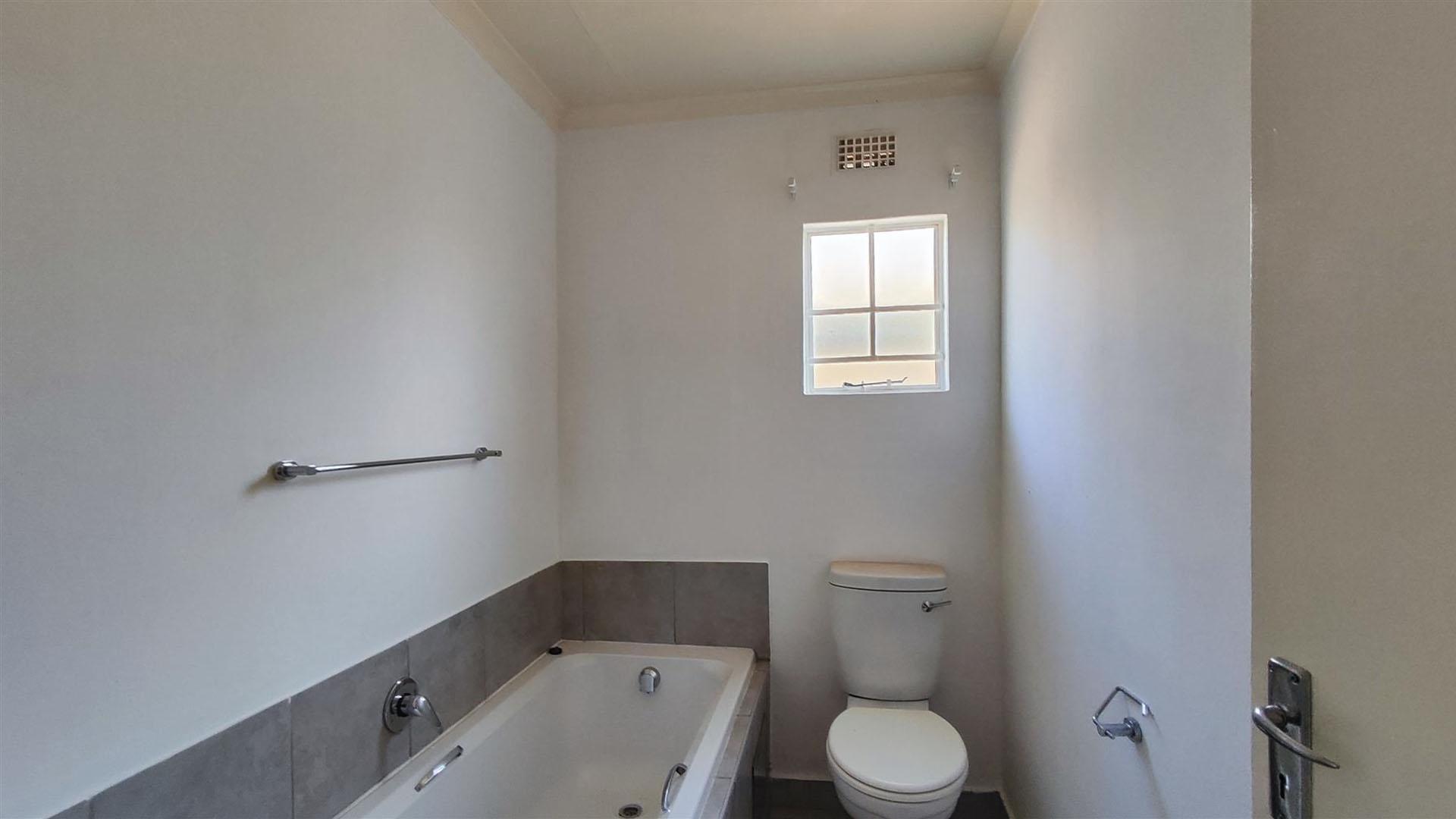 Bathroom 1 - 5 square meters of property in Savanna City