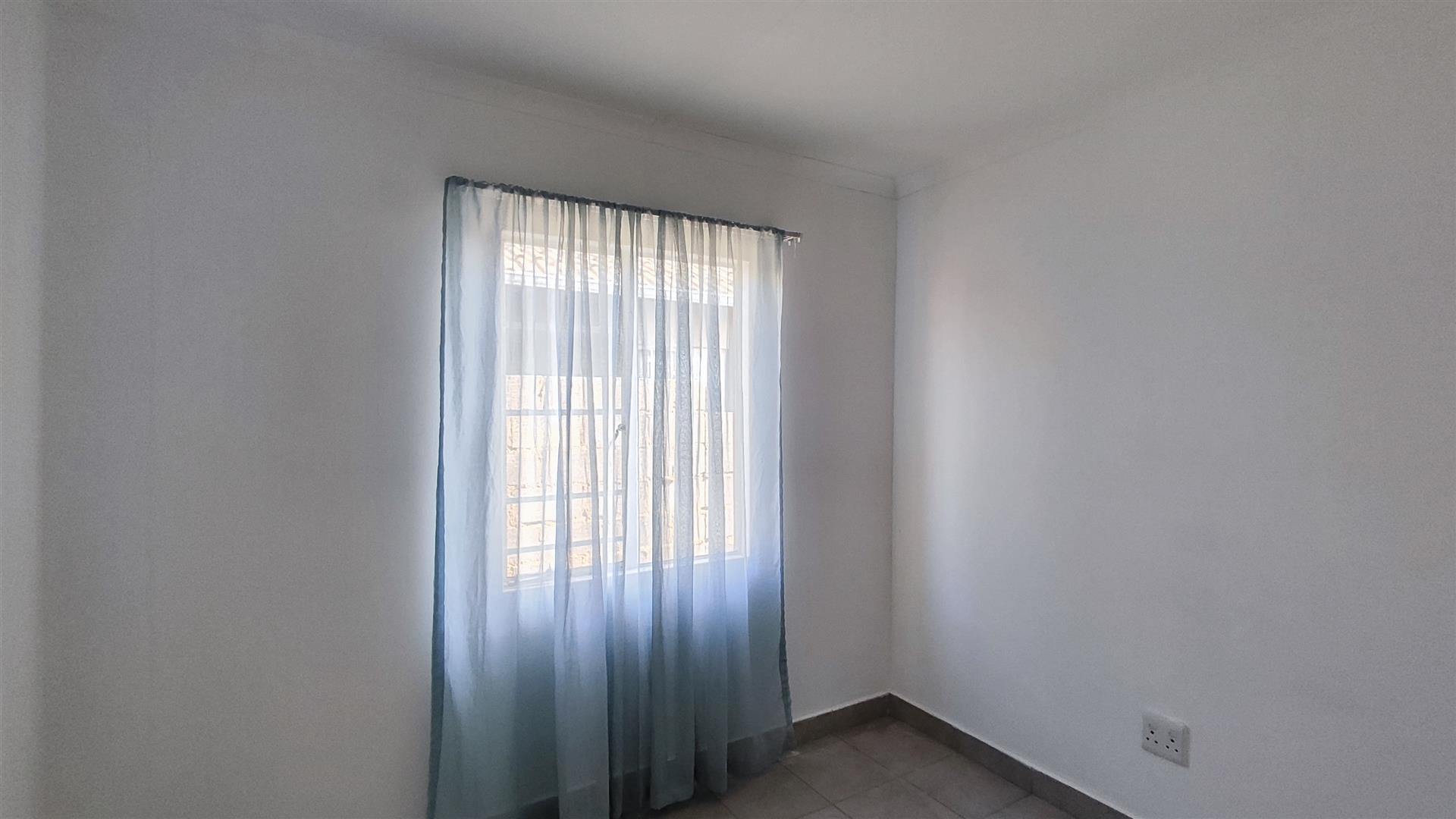 Bed Room 1 - 7 square meters of property in Savanna City