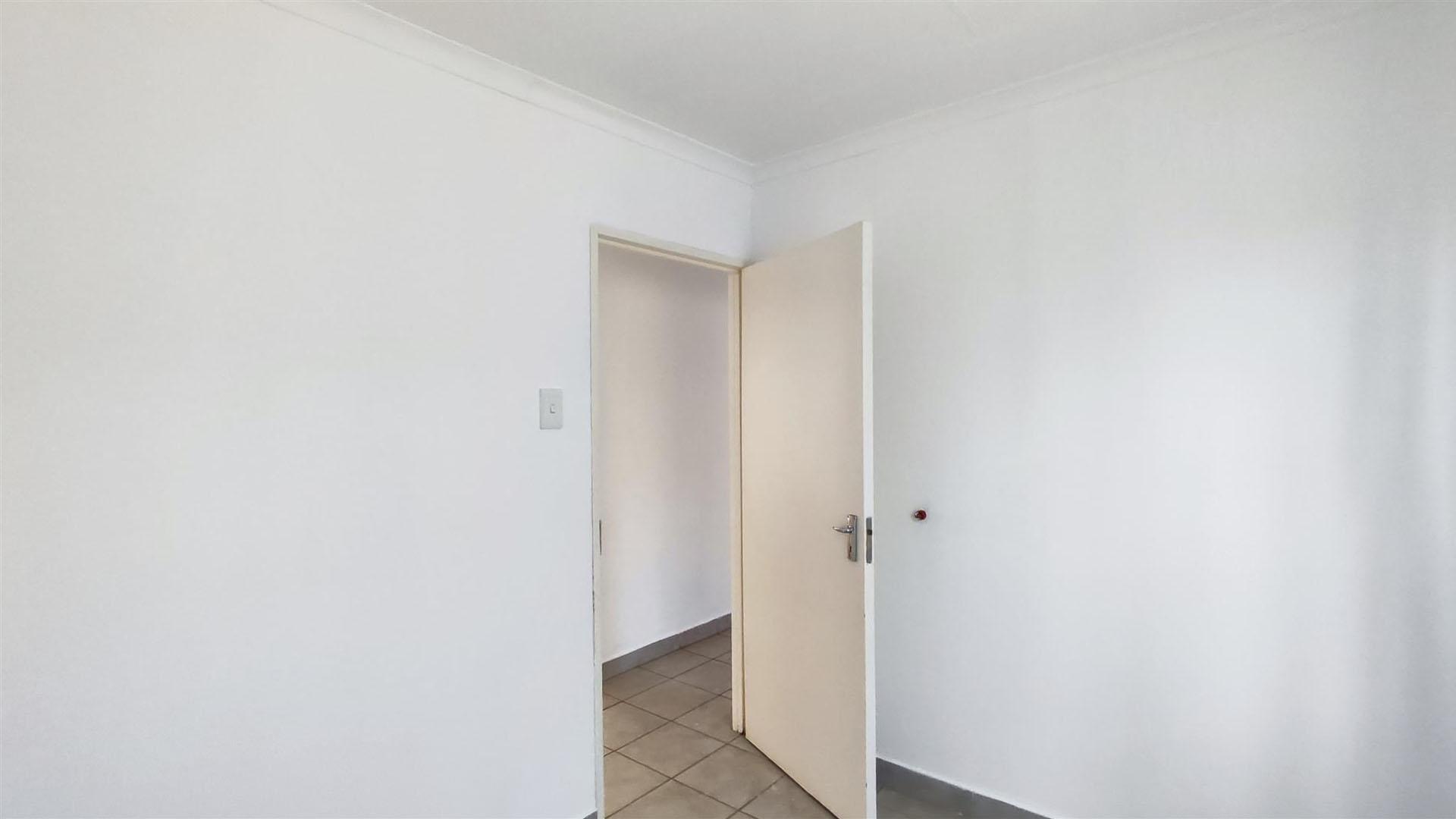 Bed Room 1 - 7 square meters of property in Savanna City