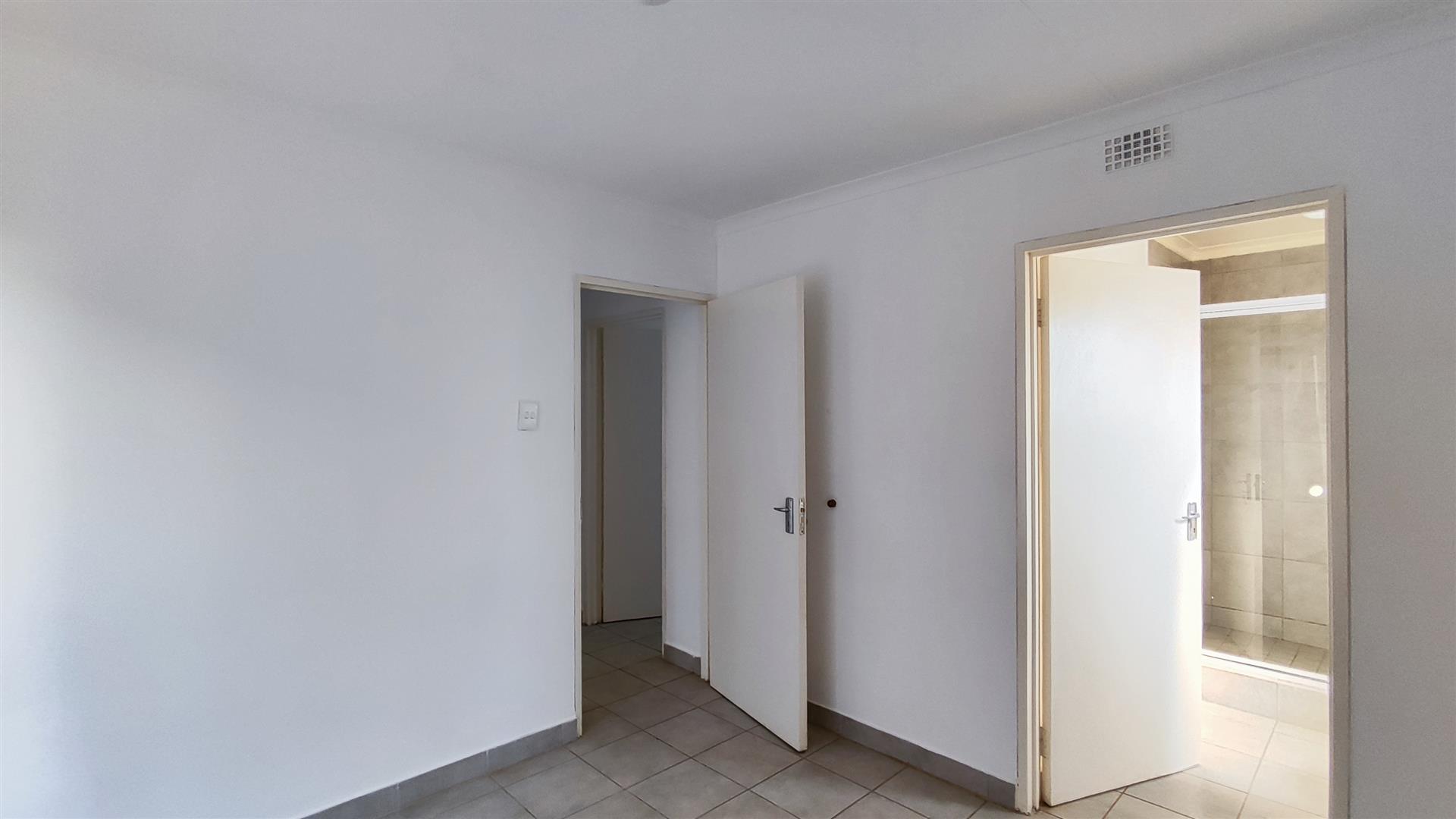 Main Bedroom - 13 square meters of property in Savanna City