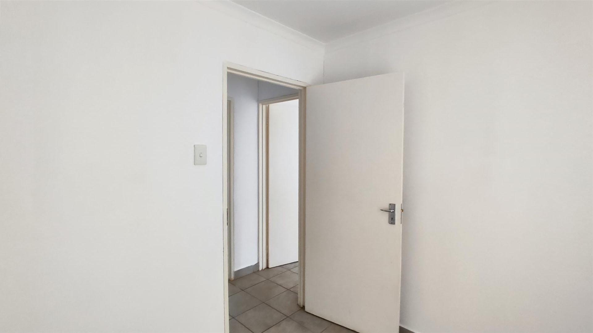 Bed Room 2 - 8 square meters of property in Savanna City