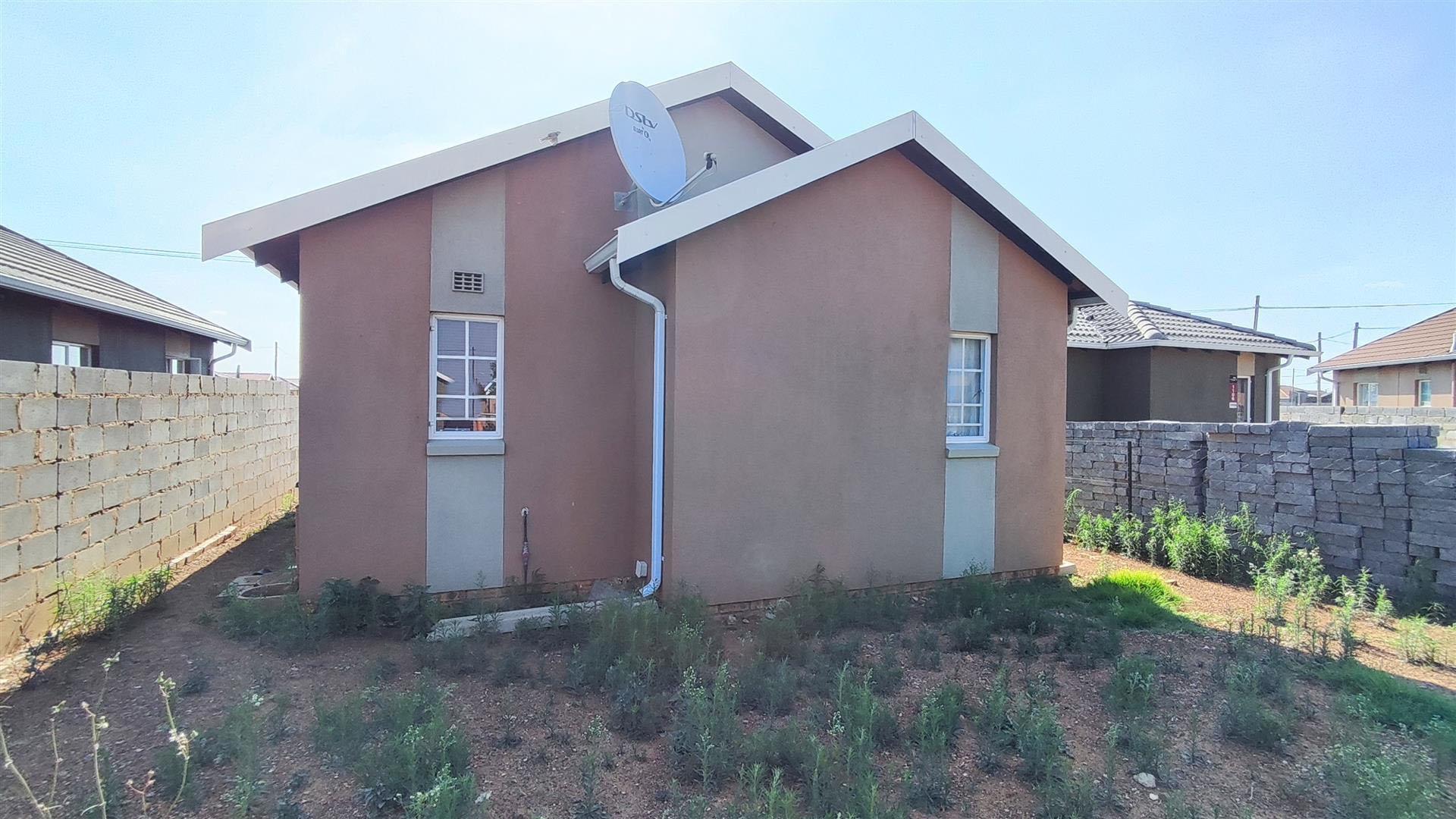 Front View of property in Savanna City