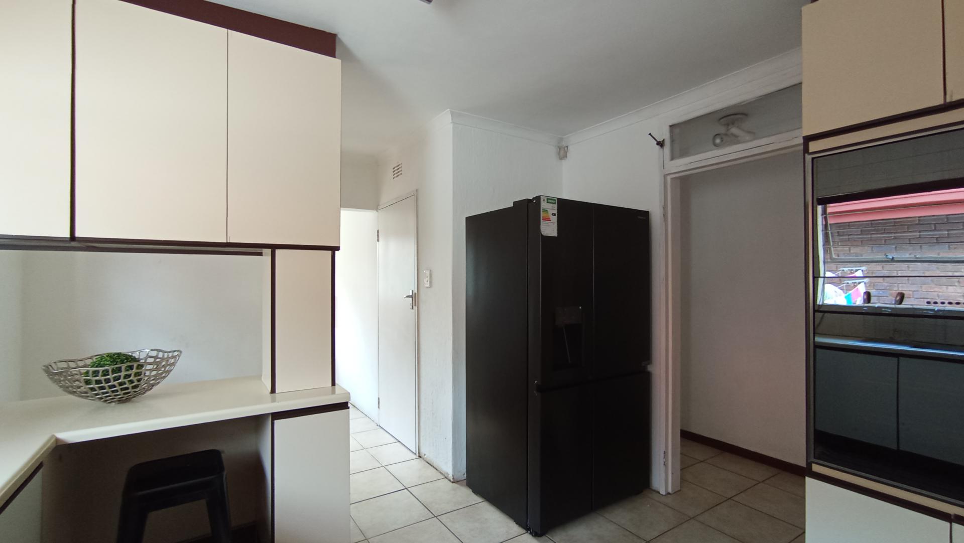 Kitchen - 19 square meters of property in Sunninghill
