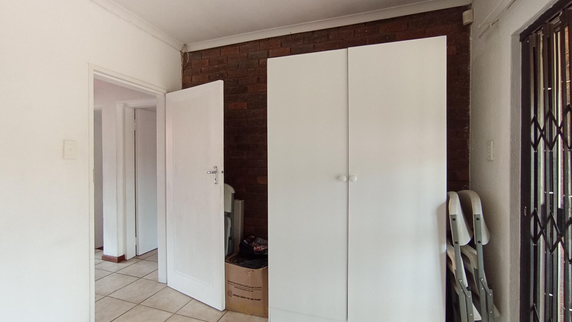 Bed Room 1 - 10 square meters of property in Sunninghill