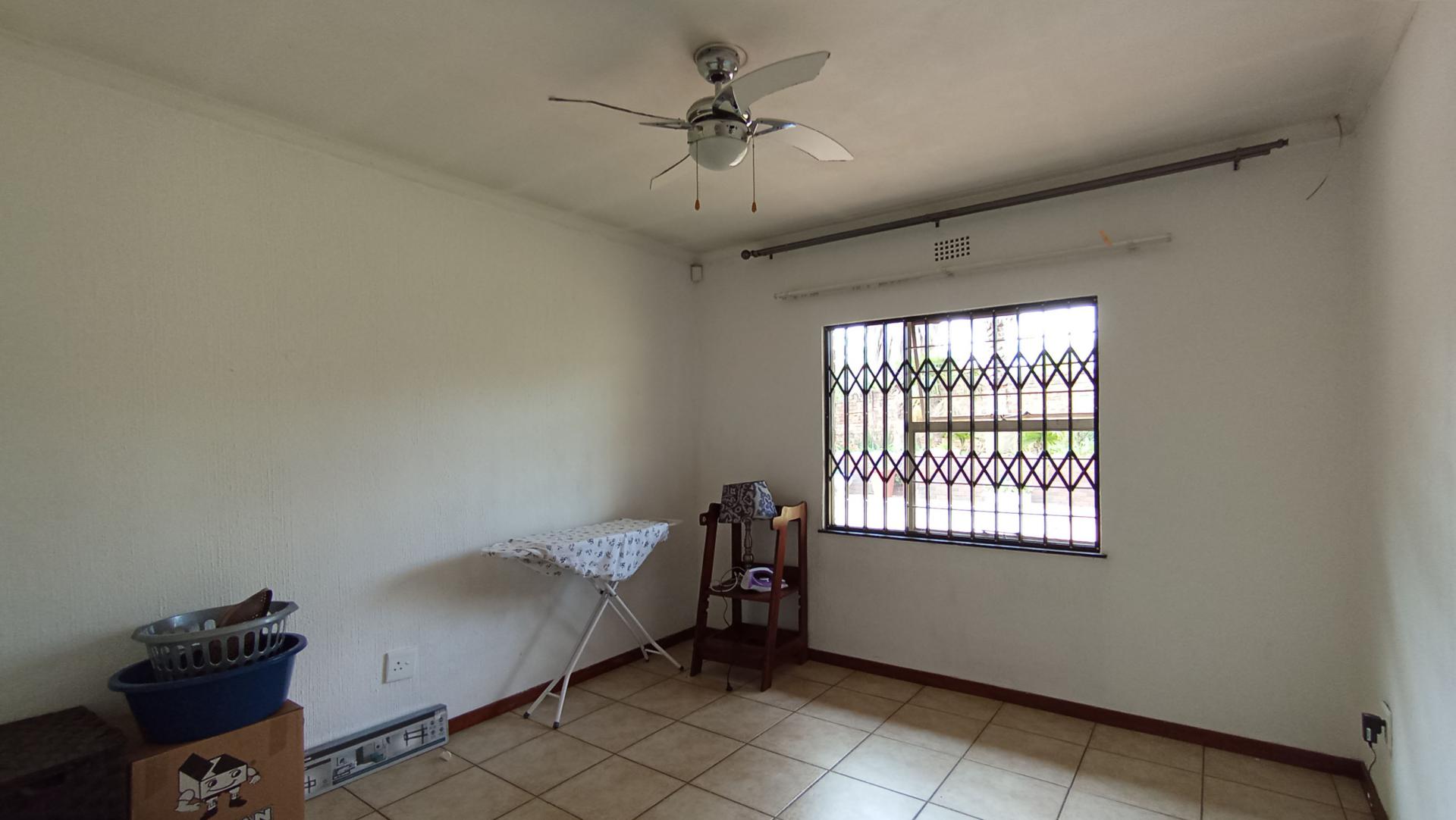 Bed Room 2 - 15 square meters of property in Sunninghill