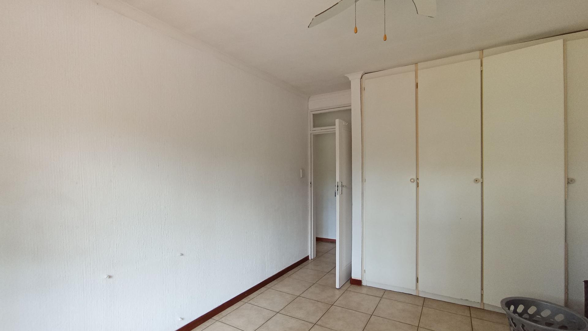 Bed Room 2 - 15 square meters of property in Sunninghill