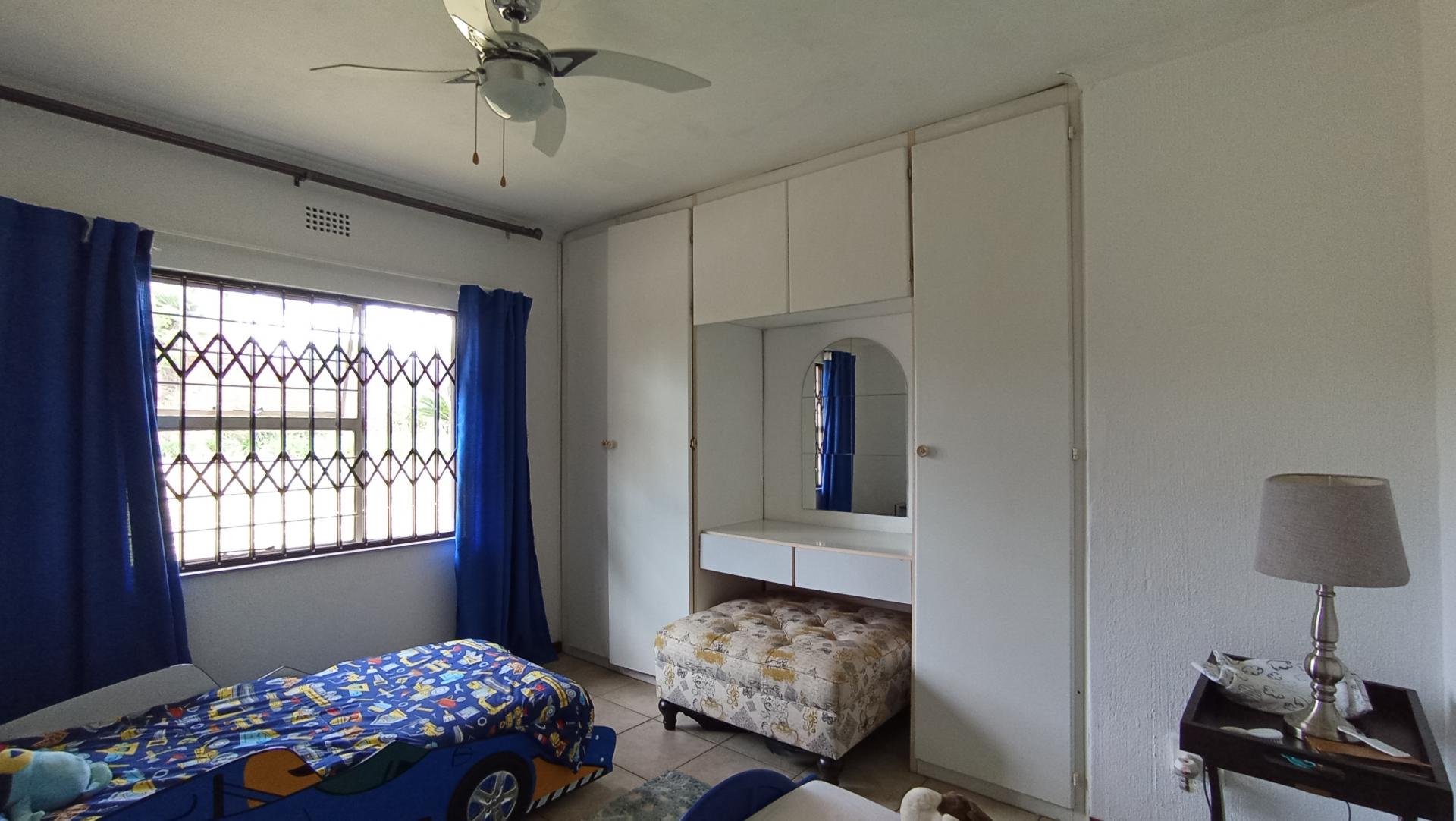 Bed Room 3 - 14 square meters of property in Sunninghill