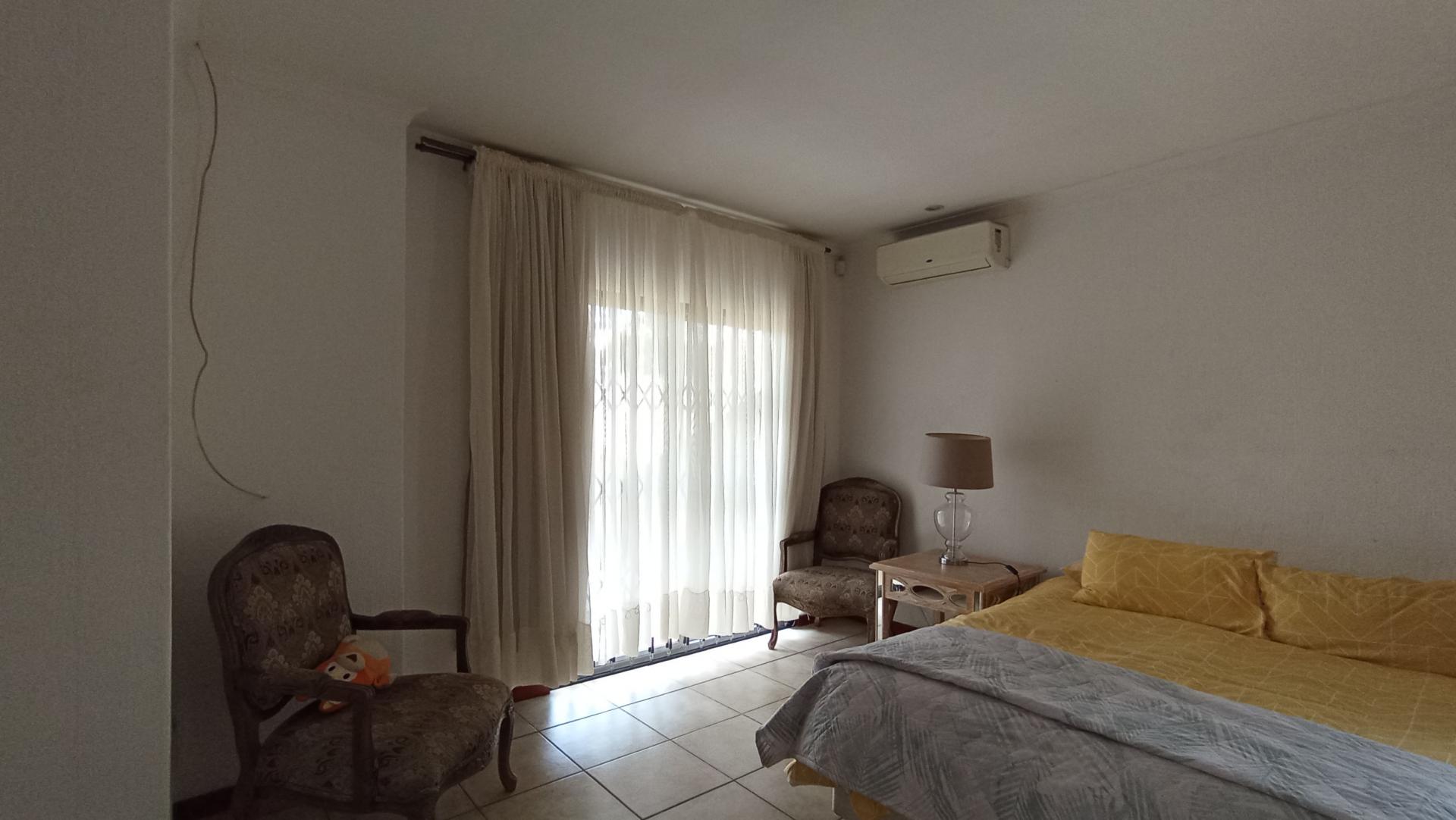 Main Bedroom - 20 square meters of property in Sunninghill