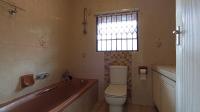 Bathroom 1 - 6 square meters of property in Sunninghill