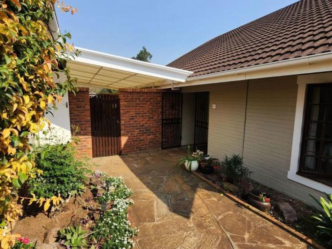 4 Bedroom Simplex to Rent in Hillcrest - KZN - Property to rent - MR693847