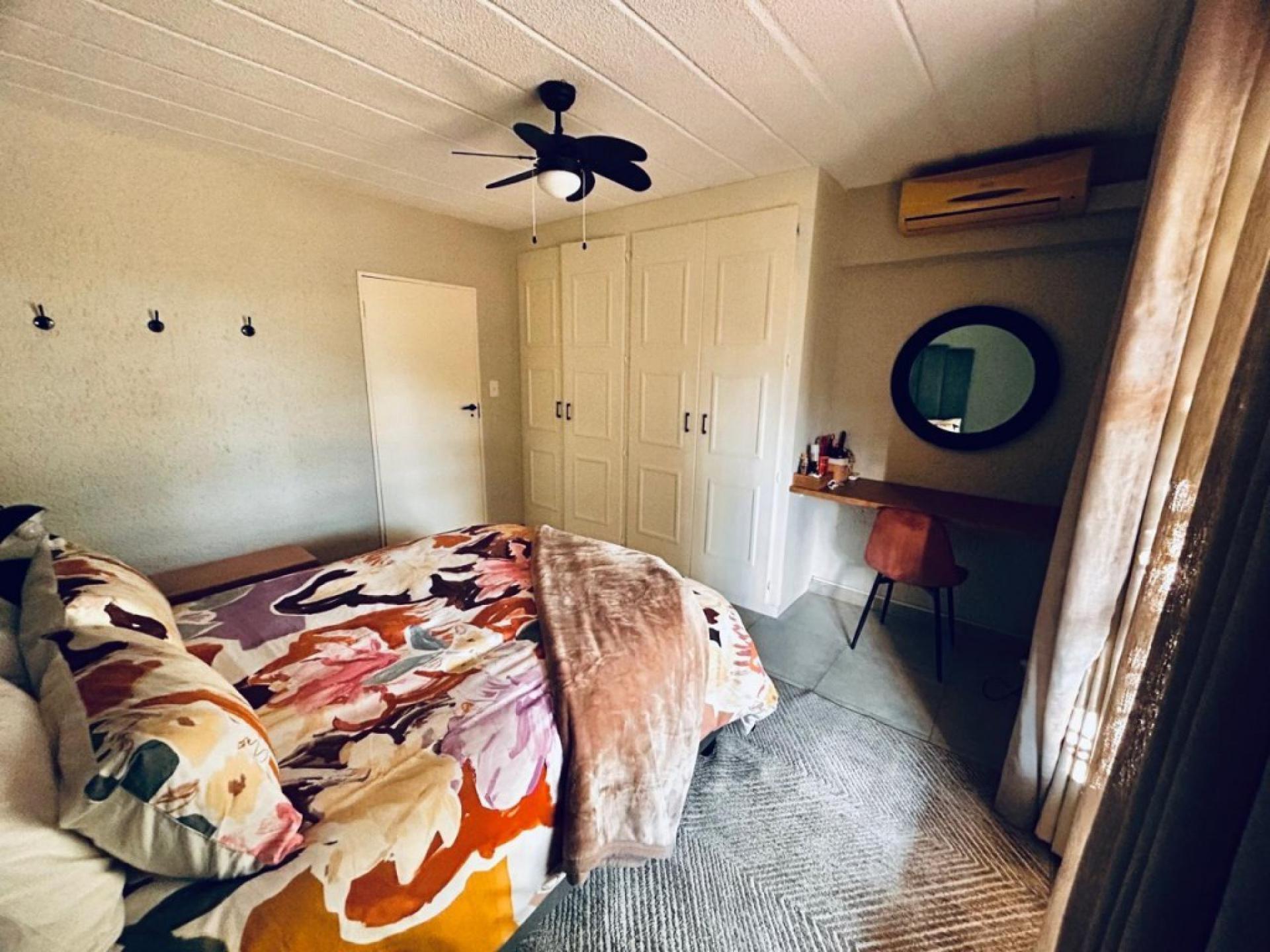  of property in Helderkruin