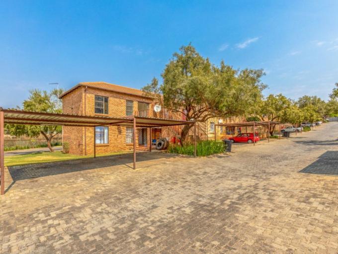 2 Bedroom Apartment for Sale For Sale in Wilgeheuwel  - MR693917