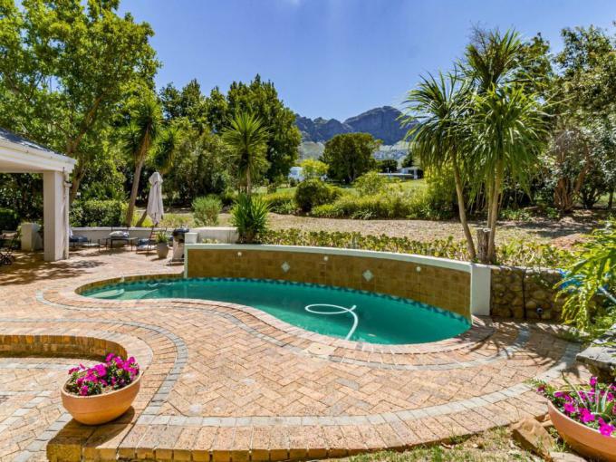 5 Bedroom House for Sale For Sale in Erinvale Golf Estate - MR693946