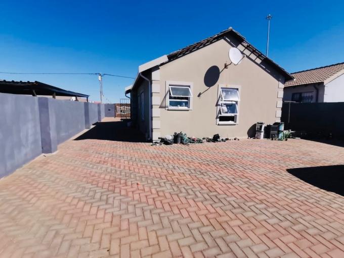 House for Sale For Sale in Randfontein - MR693962
