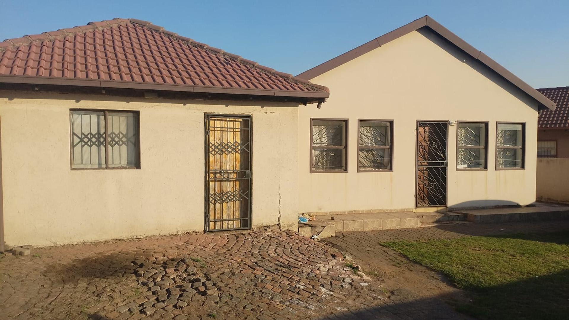 Front View of property in Emalahleni (Witbank) 