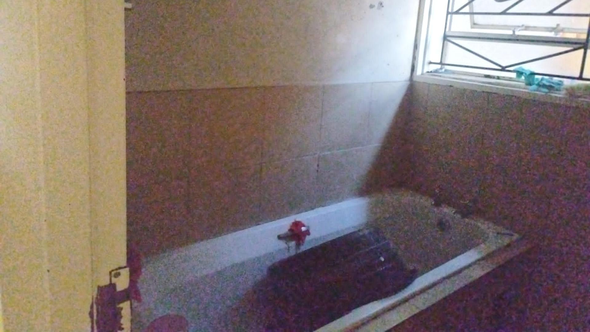 Bathroom 1 of property in Emalahleni (Witbank) 