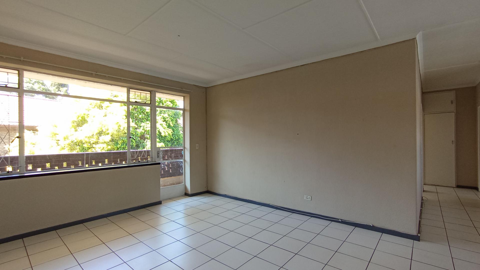 Lounges - 17 square meters of property in Lyndhurst