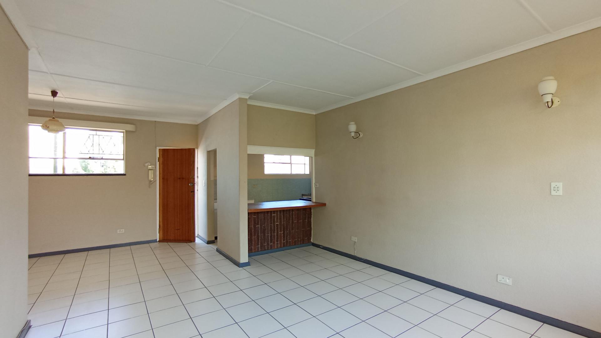 Lounges - 17 square meters of property in Lyndhurst