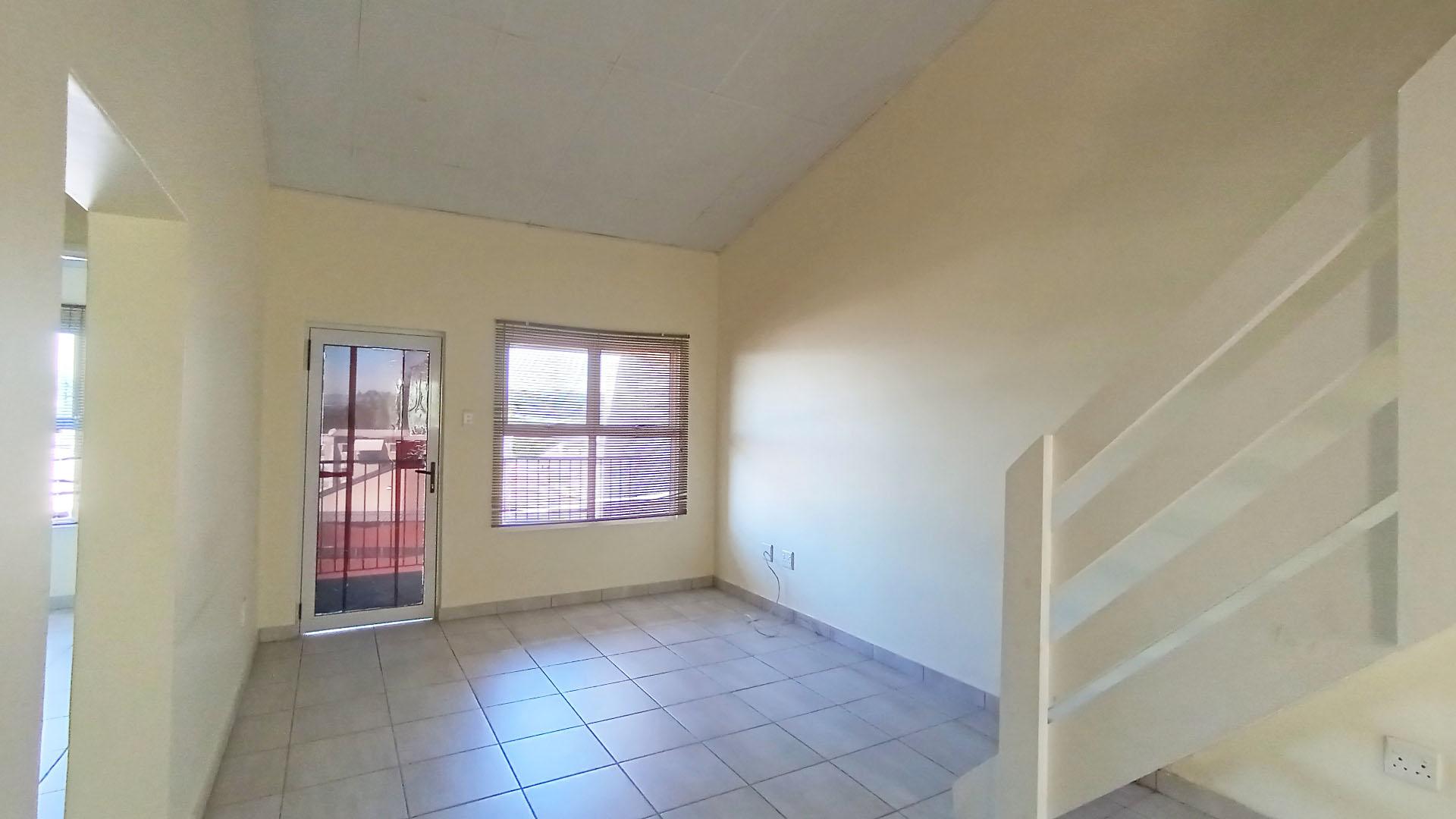 Lounges - 14 square meters of property in Chase Valley