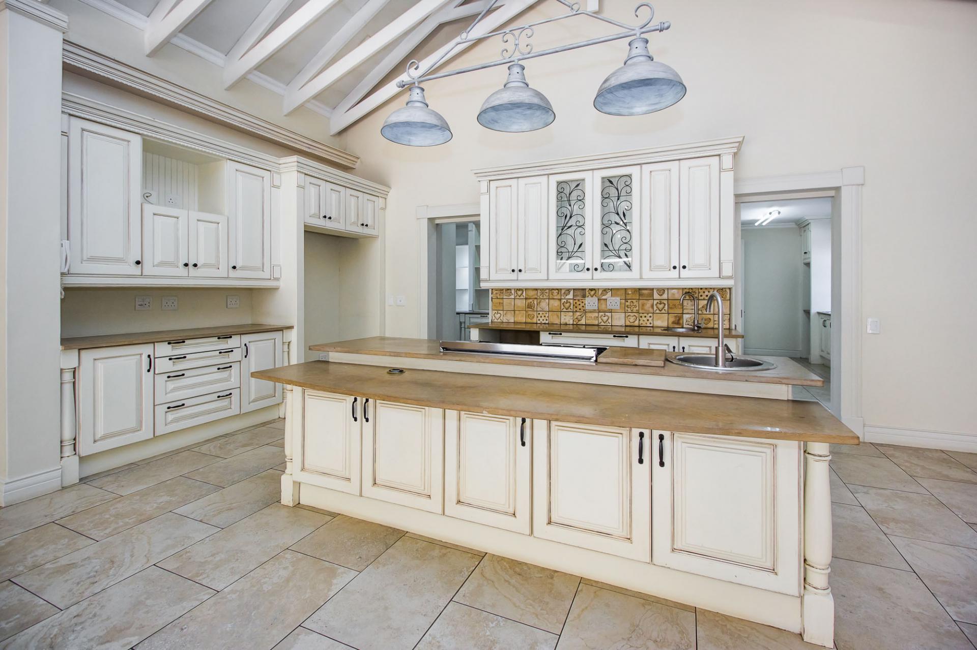  of property in Zwavelpoort