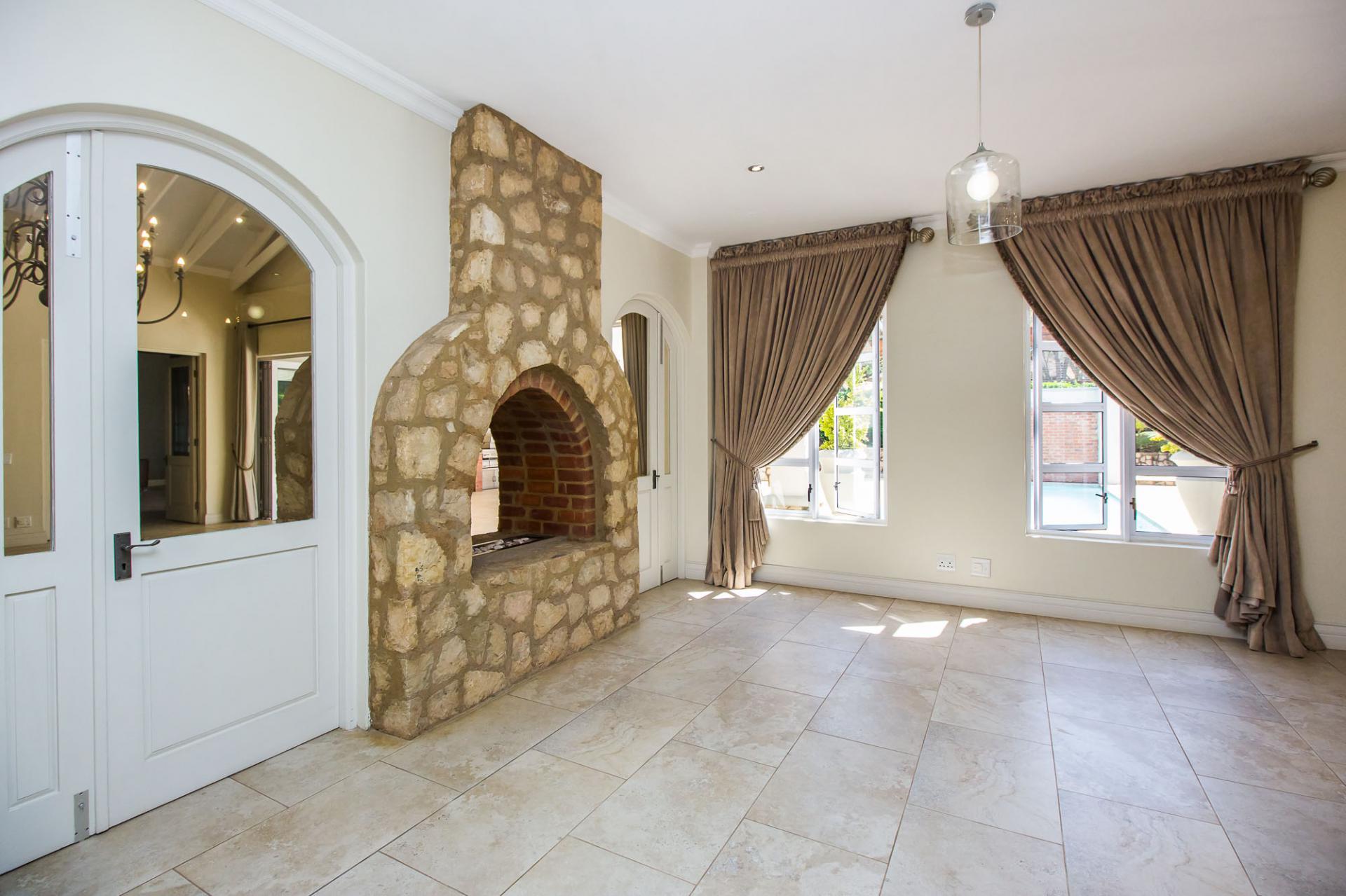  of property in Zwavelpoort