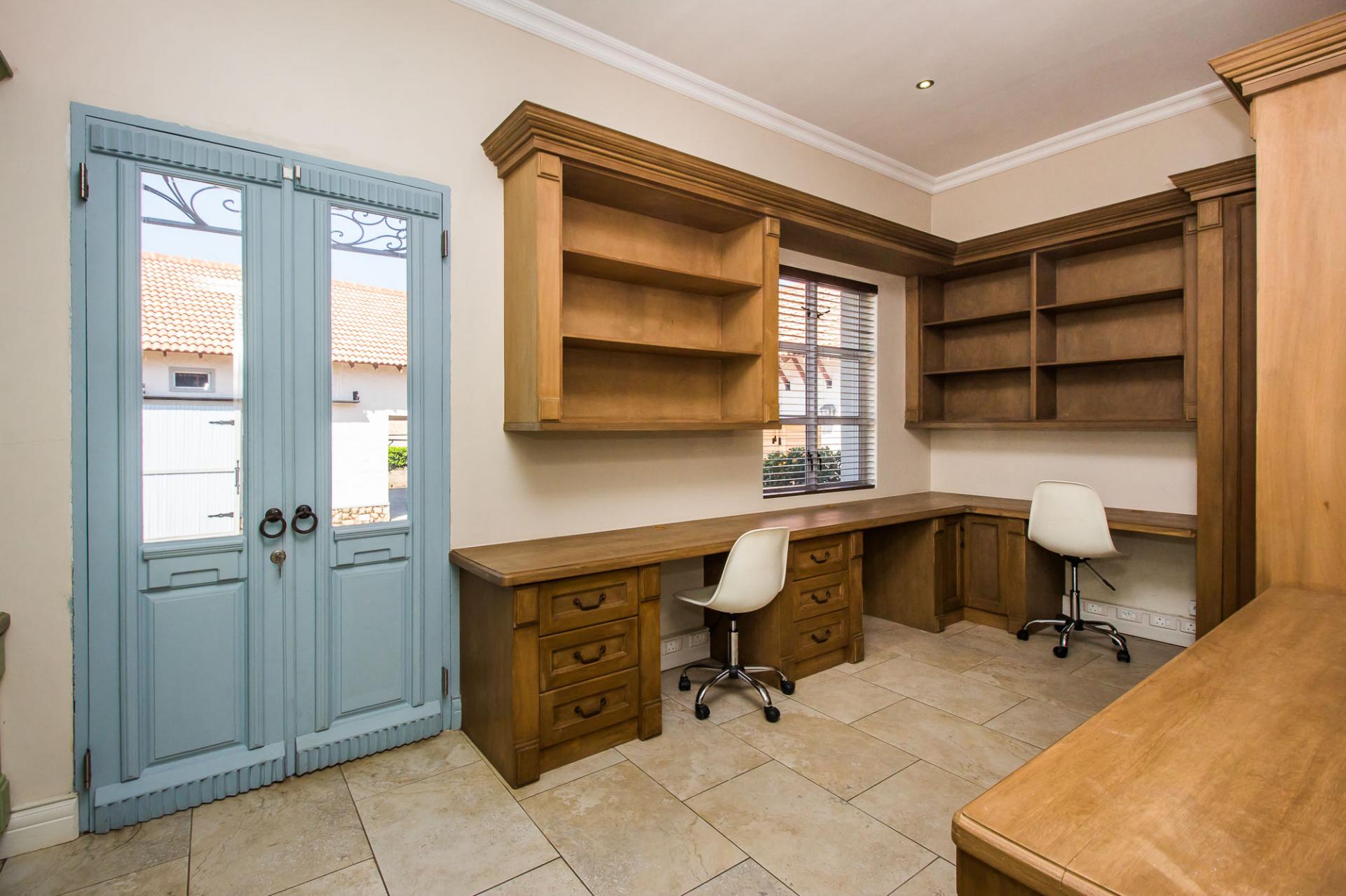  of property in Zwavelpoort