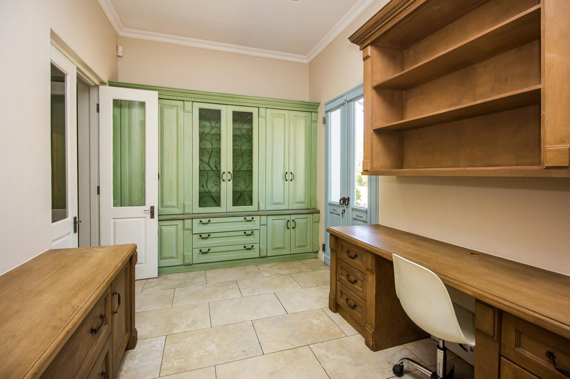  of property in Zwavelpoort