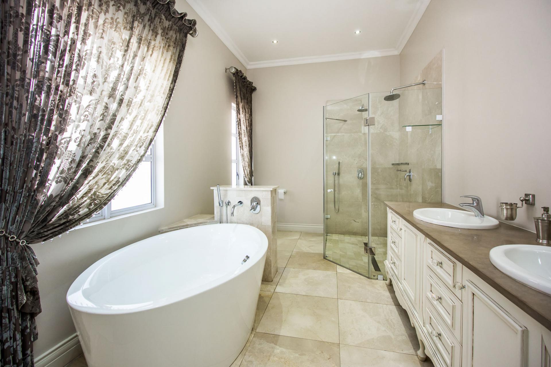  of property in Zwavelpoort