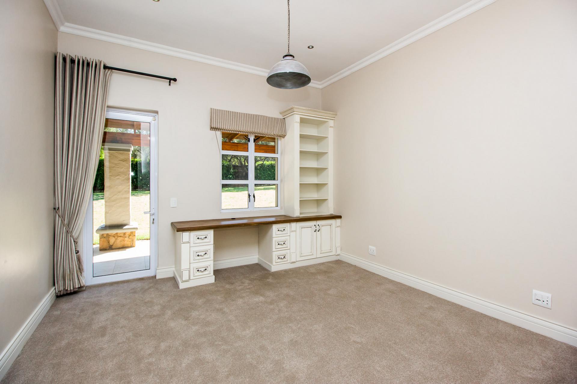  of property in Zwavelpoort