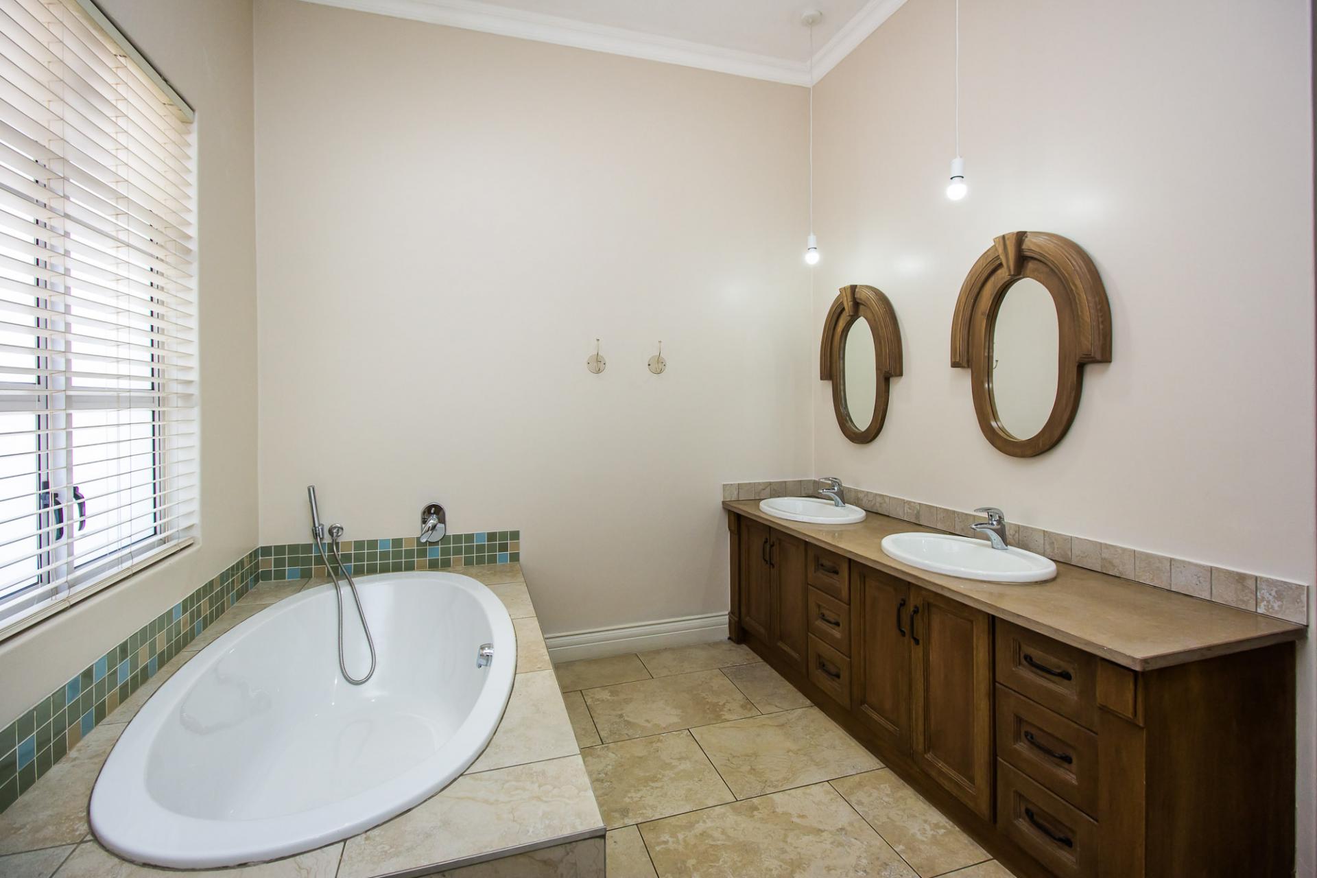  of property in Zwavelpoort