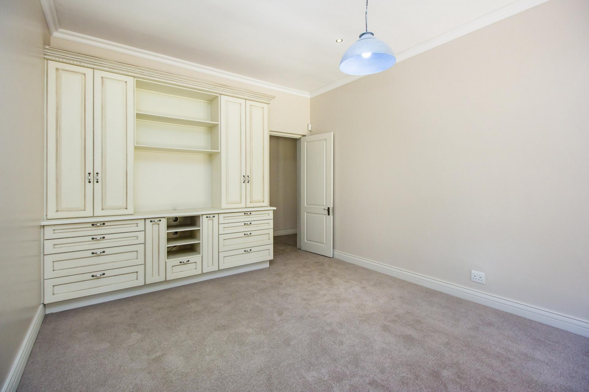  of property in Zwavelpoort