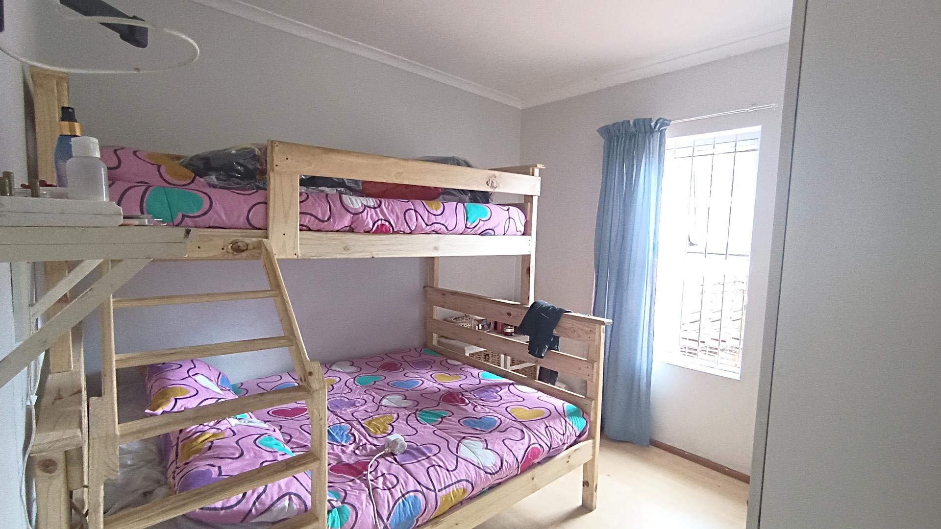 Bed Room 1 - 8 square meters of property in Kuils River