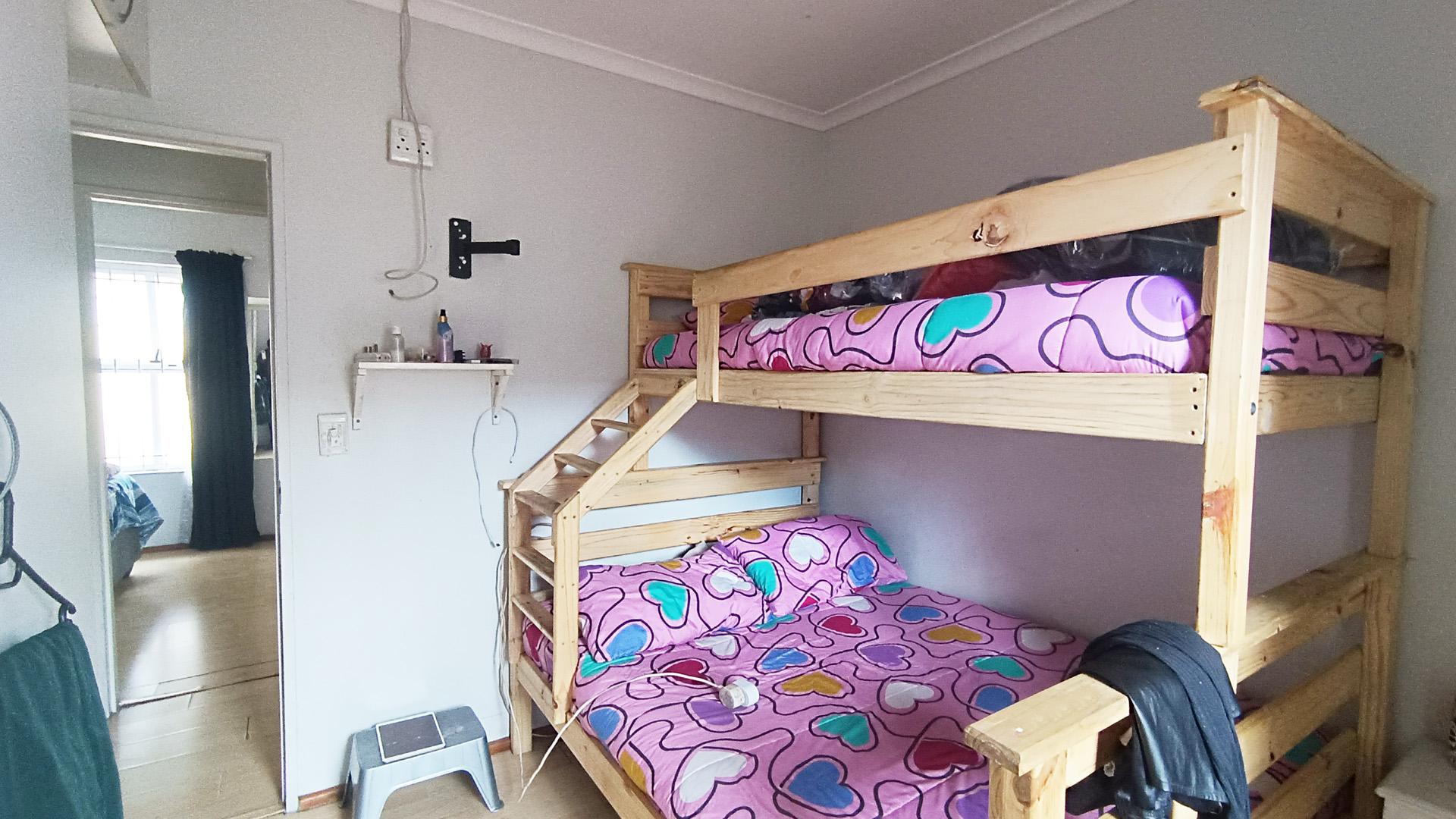 Bed Room 1 - 8 square meters of property in Kuils River