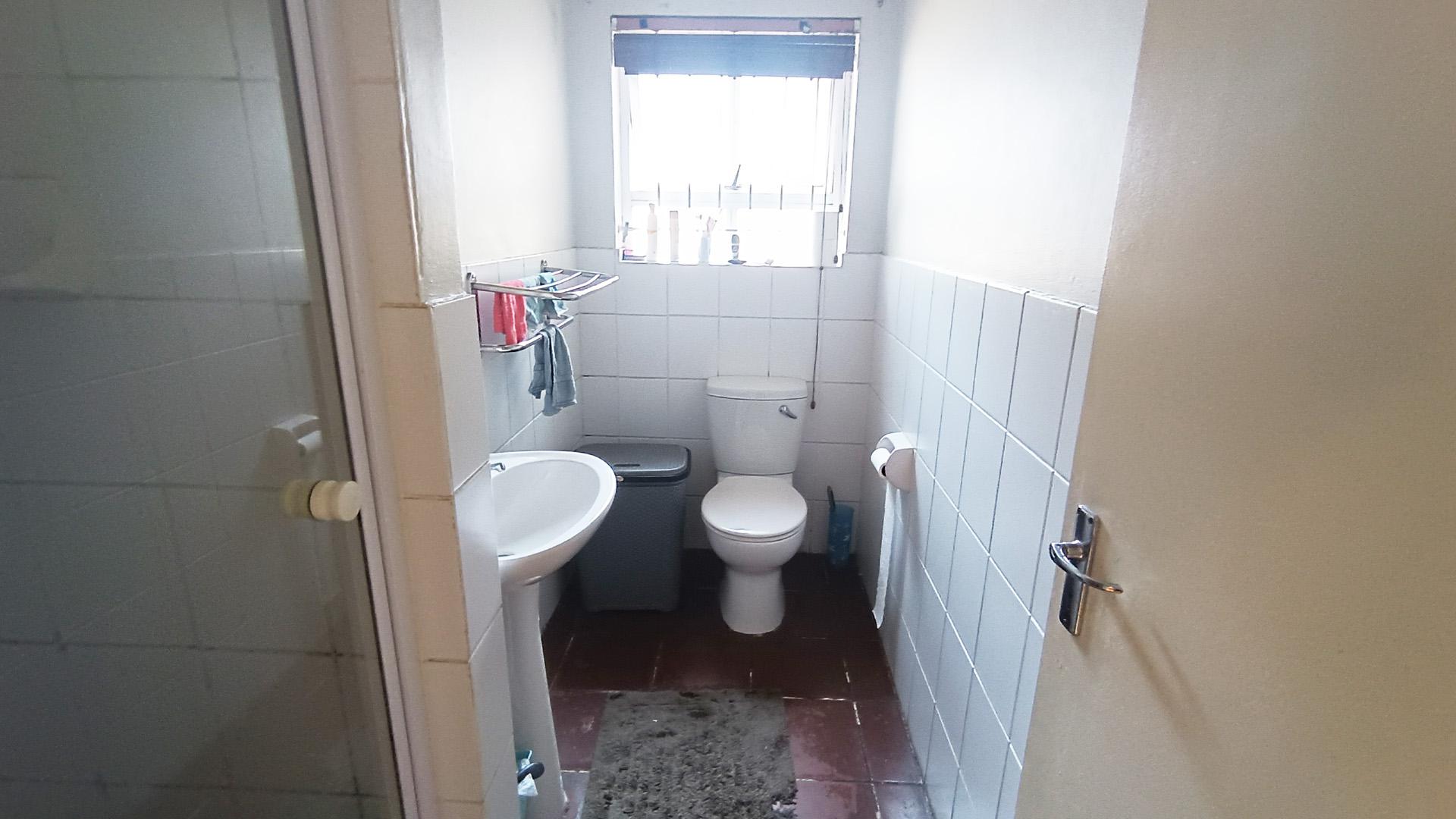 Bathroom 1 - 4 square meters of property in Kuils River