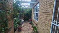 Patio - 10 square meters of property in Kuils River