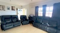 Lounges - 19 square meters of property in Kuils River