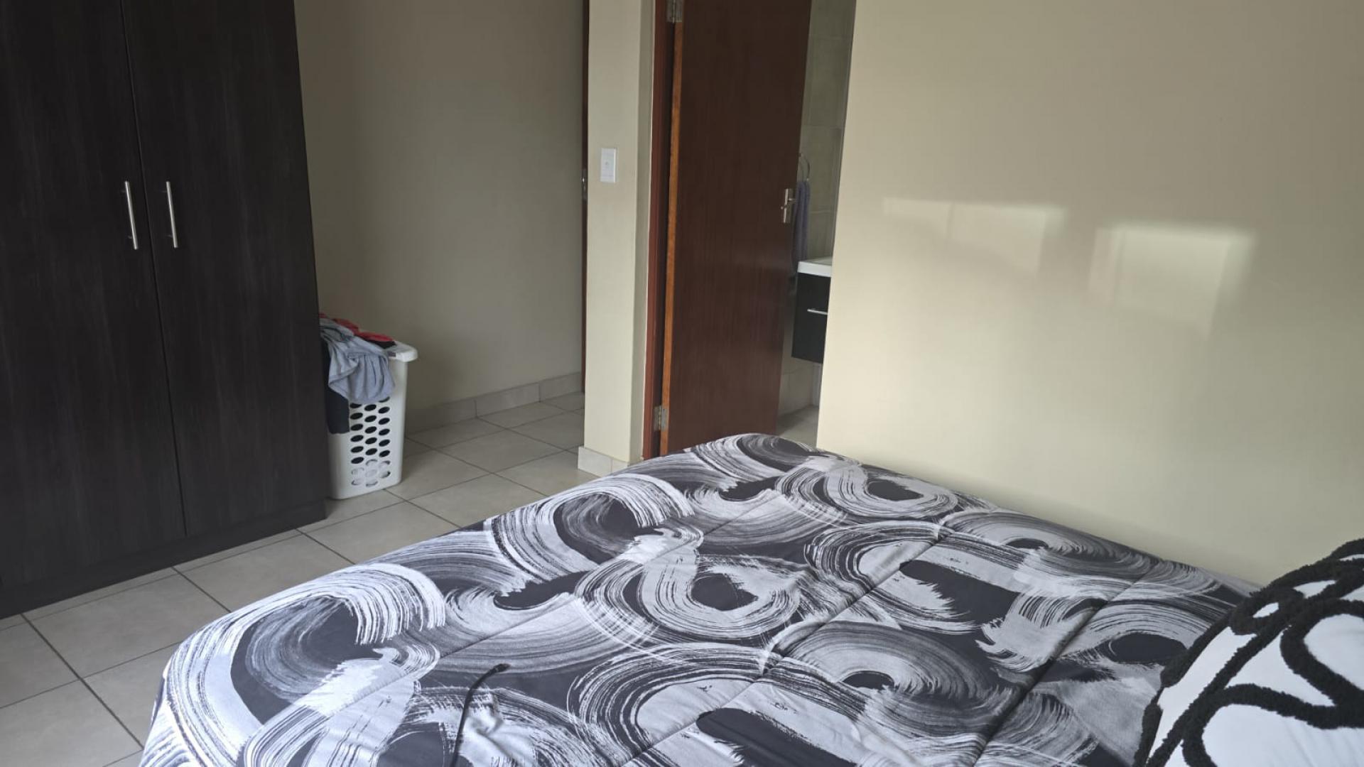 Bed Room 1 - 13 square meters of property in Midrand