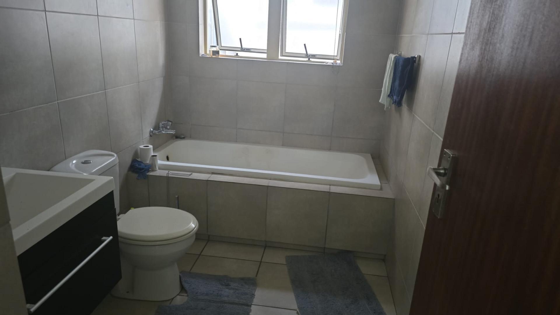 Bathroom 1 - 6 square meters of property in Midrand