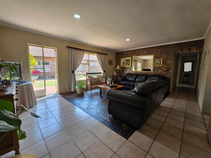 3 Bedroom House for Sale For Sale in Ermelo - MR694028