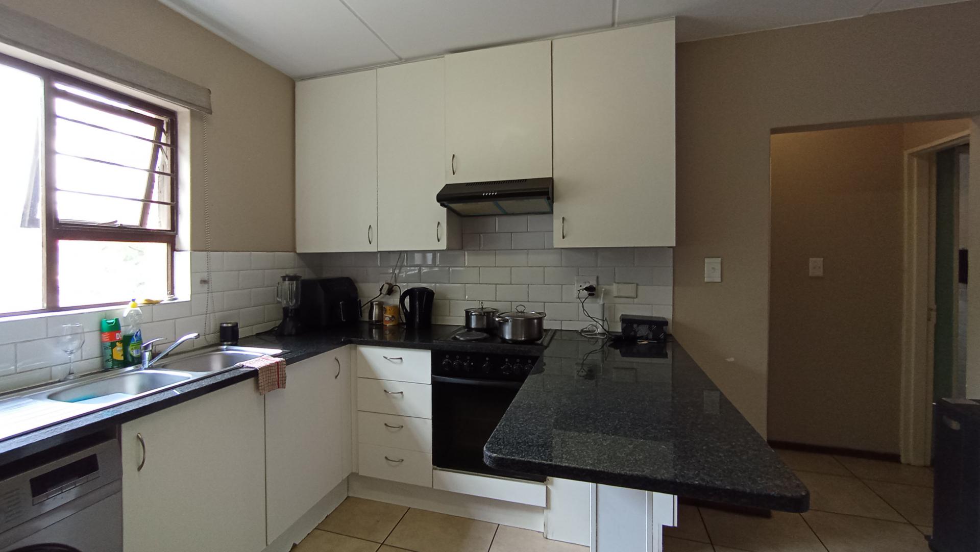 Kitchen - 11 square meters of property in Buccleuch