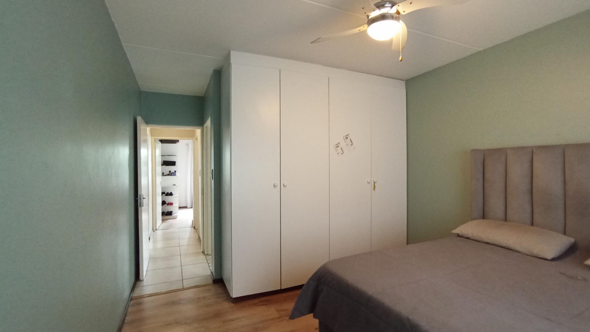 Main Bedroom - 18 square meters of property in Buccleuch