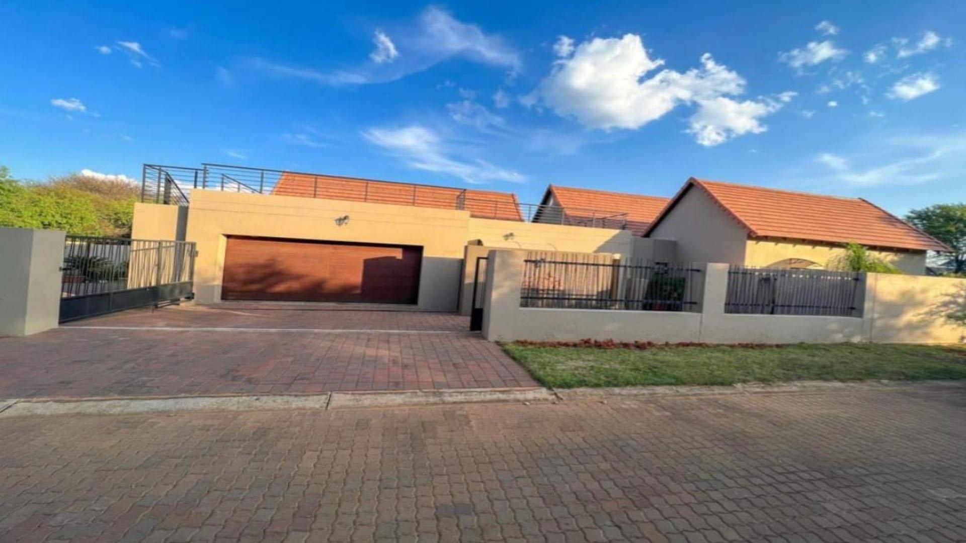 Front View of property in Kosmos
