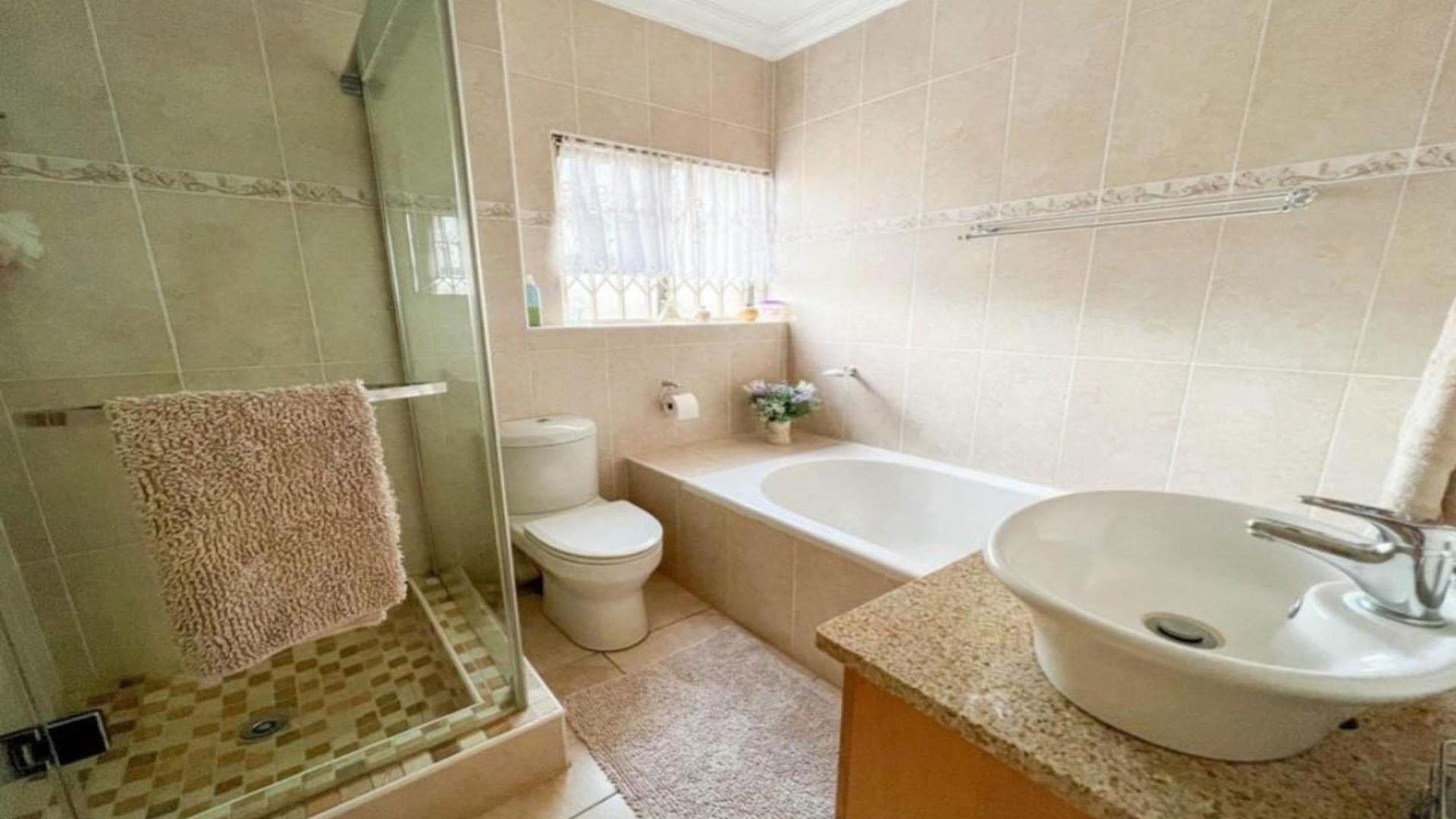 Bathroom 1 of property in Kosmos