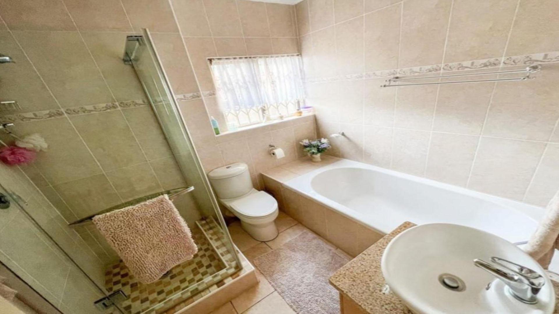 Bathroom 1 of property in Kosmos