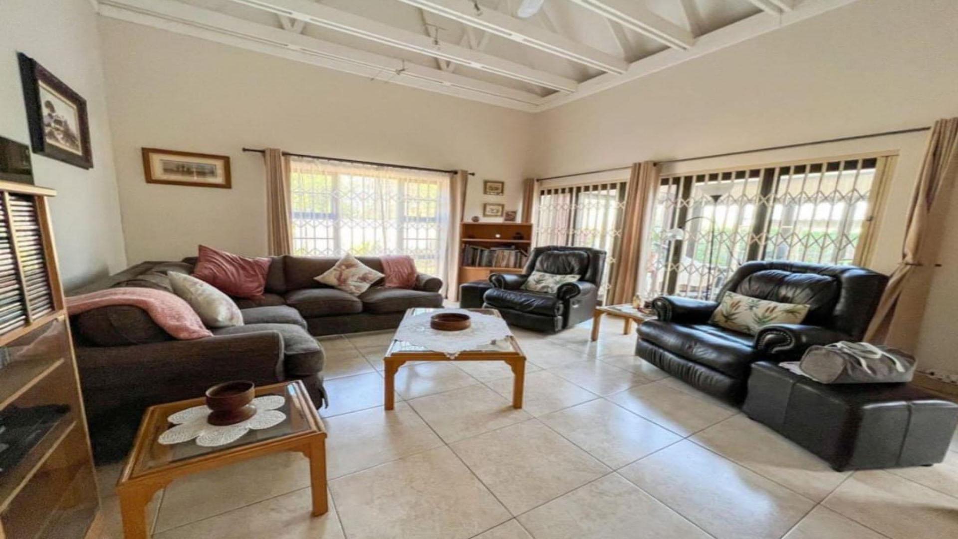 Lounges of property in Kosmos