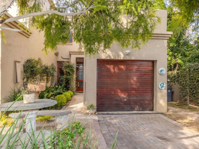 2 Bedroom Sectional Title for Sale For Sale in Bryanston - MR694084