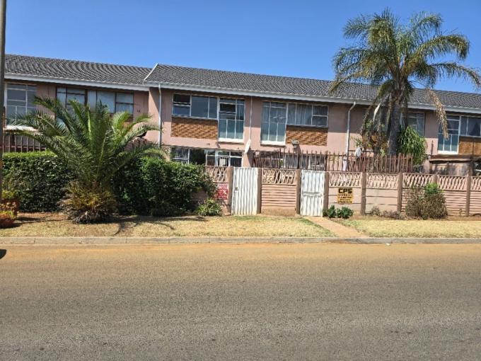 2 Bedroom Simplex for Sale For Sale in Brackenhurst - MR694116