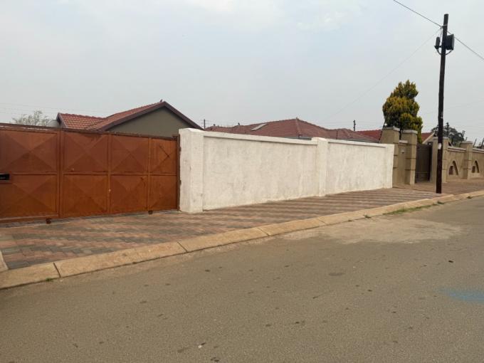 3 Bedroom House for Sale For Sale in Protea Glen - MR694121