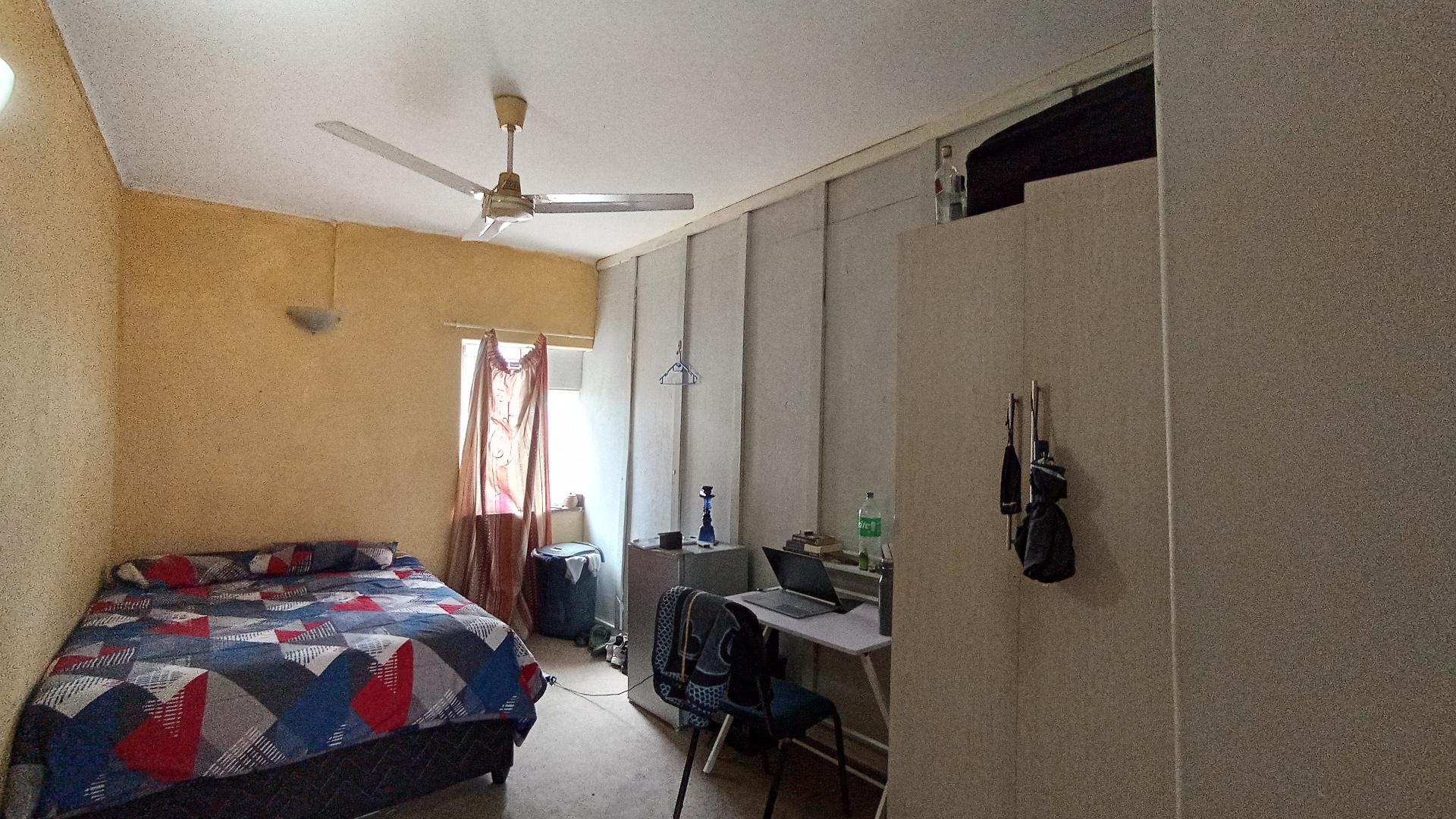 Bed Room 1 - 16 square meters of property in Bulwer (Dbn)