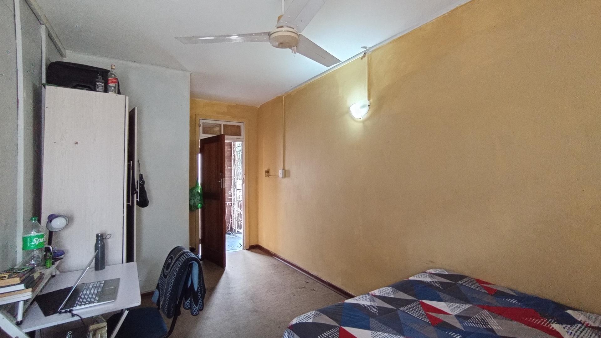 Bed Room 1 - 16 square meters of property in Bulwer (Dbn)